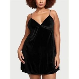 Victoria's Secret Plus Black Velvet Slip Dress Nightgown. Size XXL NWOT